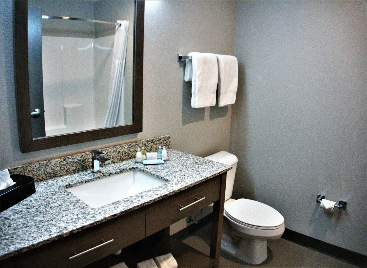 Brookstone Inn & Suites Fort Dodge Zewnętrze zdjęcie